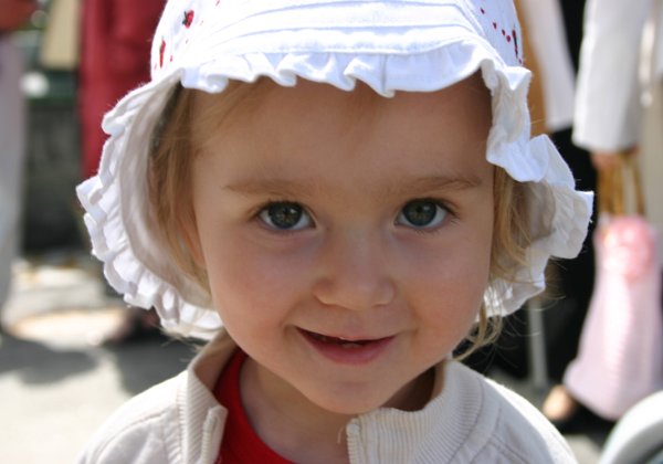 Isabelles dop Nikolaus och Jessicas dotter Isabelle döps i Danderyds kyrka